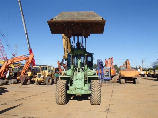 ขายรถตัก CAT 936E นำเข้าจากญี่ปุ่น ซีเรียลสูง 2,XXX. สวยมากครับ 090-986-2521 อ๊อบ