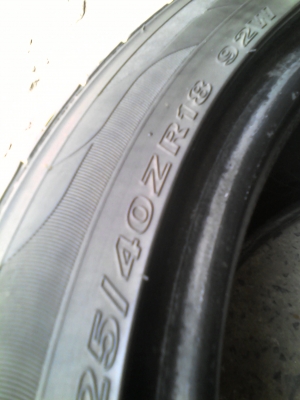 225/40R18    ROAD STONE Z700 มี 1 เส้น  โทร.081-427-3941