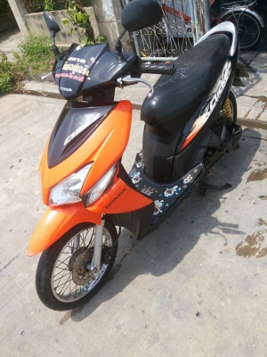 ขายฮอนด้า คลิก 9900 เอกสารพร้อมชุดโอนขายตามสภาพ งดต่อ รถอยู่บางใหญ่ นนทบุรี สนใจโทร 084-3545593