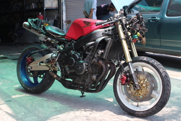 ขายcbr400 แต่งเป็น cbr600 ขาย55000 ของแต่งมีตามรูป