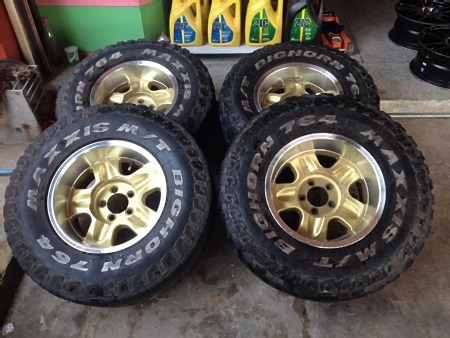 ล้อมือสอง ออฟโรด ขอบ15 กว้าง8.5 ออฟ-29 5รู114 เเถมยางMaxxis 31.5