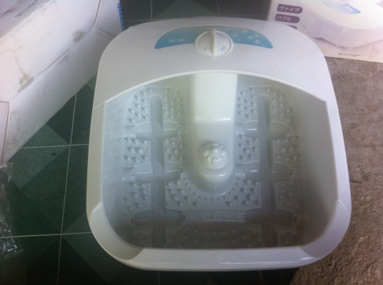 เครื่องทำสปาเท้าที่บ้าน เป็นการช่วยผ่อนคลายเท้าด้วยการทำสปา มีฟองอากาศช่วยการนวด มีหลายแบบ หลายเครื่อง