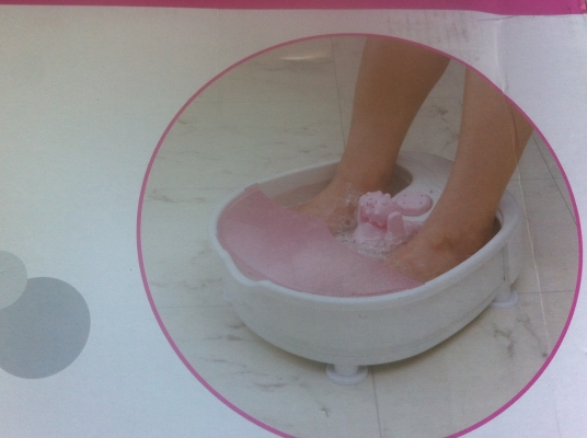 เครื่องทำสปาเท้าที่บ้าน เป็นการช่วยผ่อนคลายเท้าด้วยการทำสปา มีฟองอากาศช่วยการนวด มีหลายแบบ หลายเครื่อง