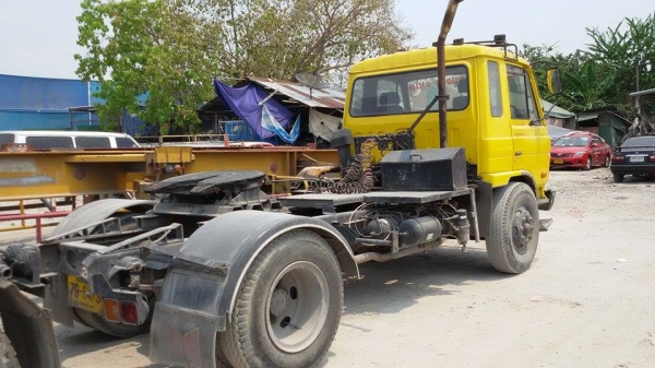 ขาย nissan ud (6ล้อหัวลาก)