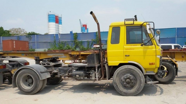 ขาย nissan ud (6ล้อหัวลาก)