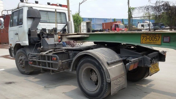 ขาย nissan ud (6ล้อหัวลาก)