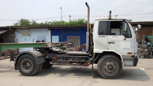 ขาย nissan ud (6ล้อหัวลาก)