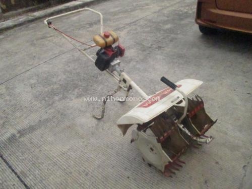 เครื่องกำจัดวัชพืชในร่องข้าว   MARUYAMA    MKC-304  รหัสสินค้า : 80802476 หรือเพิ่มเติมไดที่ www.nihonmono.com
