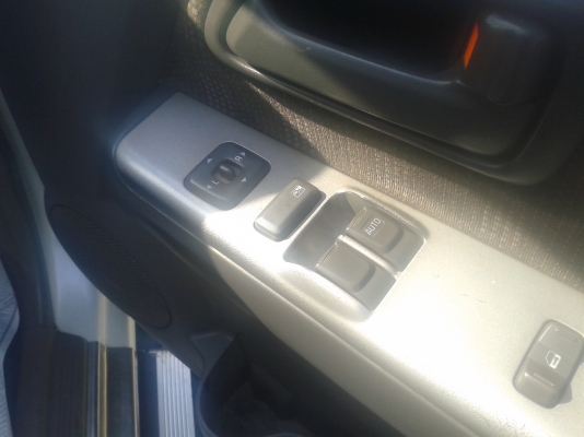 ขาย dmax ปี 2003 slx เครื่อง 2500 กระจกไฟฟ้า ล้อเเม็ก ราคา 213000 บ. ราคาต่อรองได้