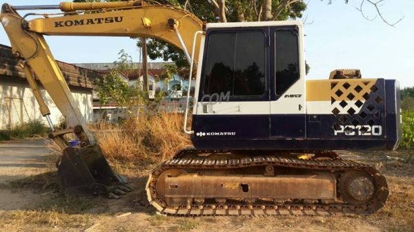 รถแบคโฮ ยี่ห้อโคมัตซุ รุ่น Pc100 รุ่น5S มีเล่มทะเบียน