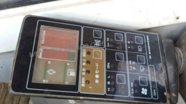 รถแบคโฮ ยี่ห้อโคมัตซุ รุ่น Pc100 รุ่น5S มีเล่มทะเบียน