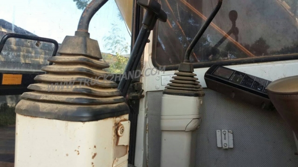 รถแบคโฮ ยี่ห้อโคมัตซุ รุ่น Pc100 รุ่น5S มีเล่มทะเบียน