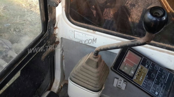 รถแบคโฮ ยี่ห้อโคมัตซุ รุ่น Pc100 รุ่น5S มีเล่มทะเบียน