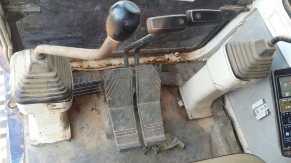 รถแบคโฮ ยี่ห้อโคมัตซุ รุ่น Pc100 รุ่น5S มีเล่มทะเบียน