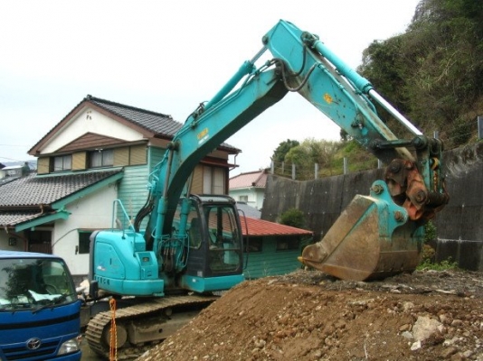 รถขุด SK200SR #YB04-0**** ปี2005 5967ชม. เครื่อง ISUZU AA-4BG1TC สภาพดี มี Piping