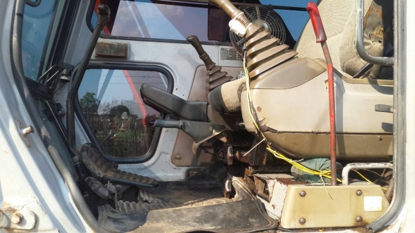 HITACHI EX200 -2 เครื่องเดิม ปั้มเดิม ไฟฟ้าครบ เอกสารอินวอยซ์