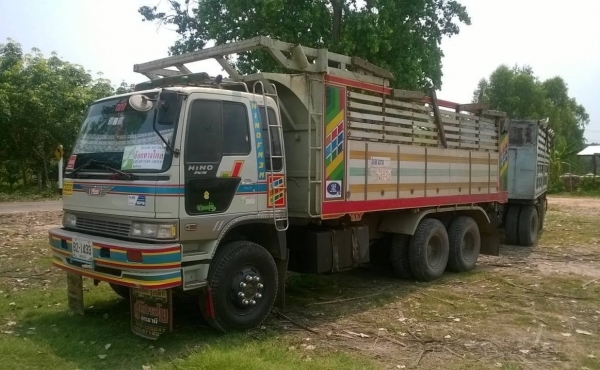 ขายรถพ่วง แม่ดั้ม - ลูกไม่ดั้ม HINO FM1M วางเครื่อง 3M 240 แรงม้า คัสซีสวยจัดตลอดเส้น เกียร์เดิม สโลว์เดิม ยางเต็มทั้งหมด ทะเบียนพร้อมโอนครับ