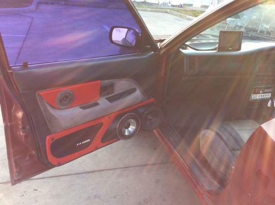 ขายรถโตโยต้า โคโรล่า ปี91 เครื่อง 1.6 เกียร์ธรรมดา ติดแก๊ส LPG กระจกไฟฟ้าทั้งคัน ภายในเดิมๆ เครื่องเสียงCD ทีวี ชุดกลางใช้ได้หมด สีมีริ้วรอยมีผุนิดหน่อย แม็ก14" รถขับดีเลยครับ ขับทางไกลได้เลย ภาษีไม่ขาดต่อ เอกสารพร้อม ขายถูกครับ