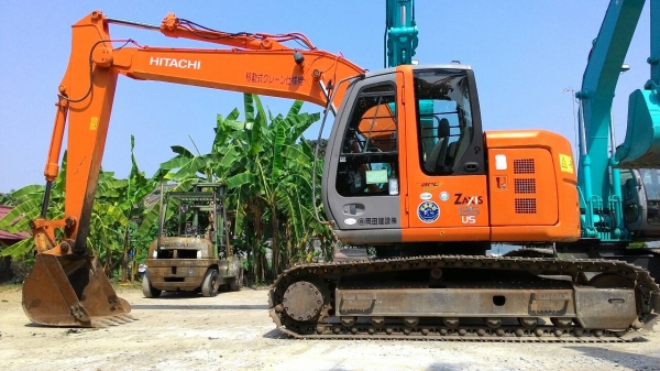ขายด่วน HITACHI ZX135 US-E เก่า ญี่ปุน  สภาพสวยมากๆๆ   พร้อมใช้งาน  ราคากันเอง โทร 089- 3818694  ดวงนภา  เตียวตระกูล