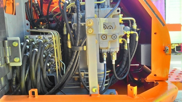 ขายด่วน HITACHI ZX135 US-E เก่า ญี่ปุน  สภาพสวยมากๆๆ   พร้อมใช้งาน  ราคากันเอง โทร 089- 3818694  ดวงนภา  เตียวตระกูล