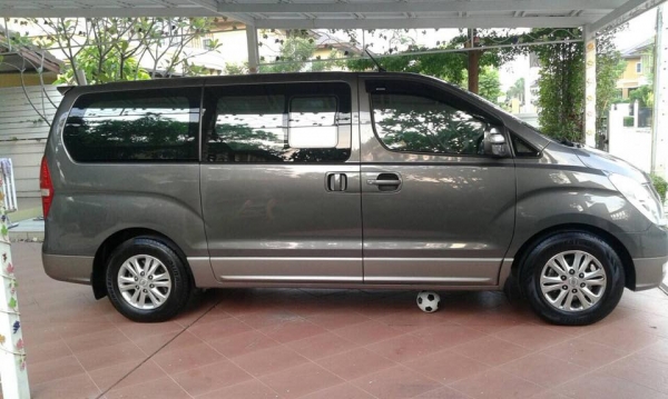 ขายด่วน Hyundai H-1 ปี 2012 สีเทา ใหม่กริ๊บ
