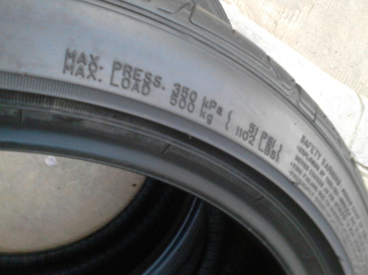 205/45R17  DUNLOP SP SPORT LM703 ปี 2013 มี 2 เส้น  tel.081-427-3941
