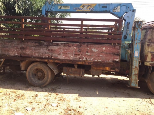 6 ล้อ 165 แรง ติดเครน 5 ตัน สภาพรถไม่สวย แต่เครื่องสวย คัสซีสวย เล่มทะเบียน พร้อมโอน