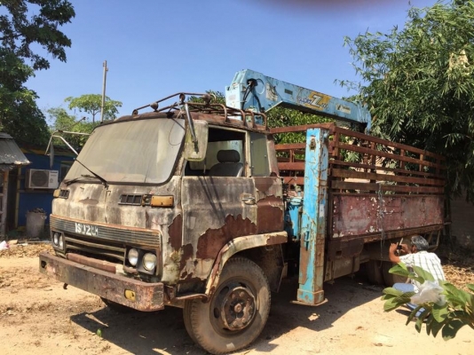 6 ล้อ 165 แรง ติดเครน 5 ตัน สภาพรถไม่สวย แต่เครื่องสวย คัสซีสวย เล่มทะเบียน พร้อมโอน