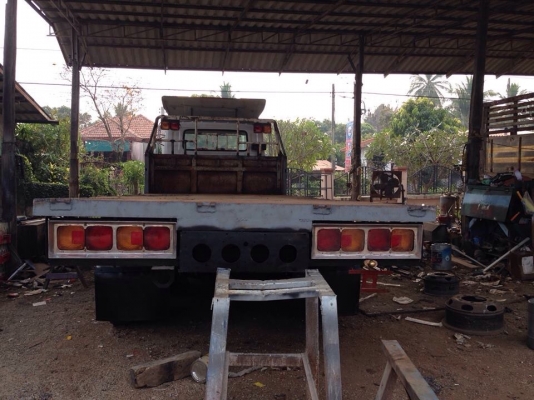 สิบล้อ JCM พิ้นเรียบ เพลาเดียว  เครื่อง175 แรง