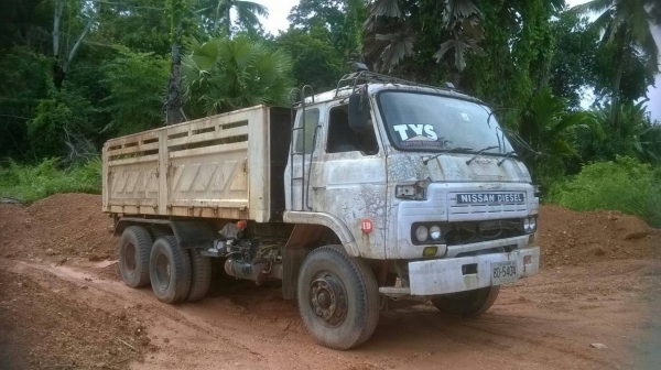 ขายสิบล้อสองเพลาดั้มพ์ NISSAN-UDCW30 เครื่อง PE6-T เทอร์โบล์ 290 แรงม้า ดั้มสามมิตร