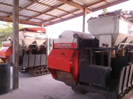 ขายรถเกี่ยวข้าวDC  60. ปี53. ทำงาน1750ช.ม. ปี54. 1554 ช.ม2. คันพร้อมตัวลาก. เครื่องดีมากๆครับช่างล่างดีพร้อมทำงานได้เลยครับ เล่มทะเบียนพร้อมโอนครับ..ไม่แพงอย่างทีคิดครับ..เฒ่าแก่กำลังมองหารถเกี่ยวรุ่นนี้อยู่โทรมาติดต่ราคาได้เลยครับ..รับรองไม่ผิดครับ..3คัน