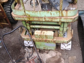 ขาย - รถกระเช้าไฟฟ้า AICHI: RV041 แบบขากรรไกร แทรคยาง สูง 4 เมตร