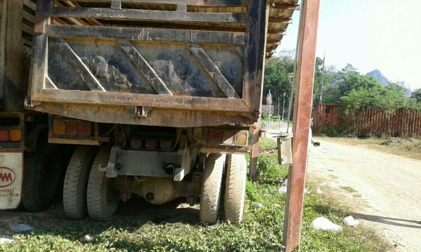 รถฮีโน่  10  ล้อดั้ม 168  แรงม้า.   สนใจติดต่อ 081 - 6079515