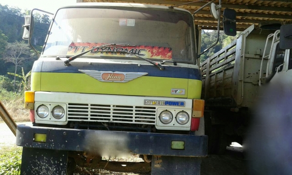 รถฮีโน่  10  ล้อดั้ม 168  แรงม้า.   สนใจติดต่อ 081 - 6079515