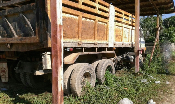 รถฮีโน่  10  ล้อดั้ม 168  แรงม้า.   สนใจติดต่อ 081 - 6079515