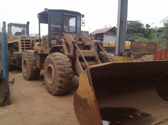 ขายรถตัก CAT 950 สภาพสวยพร้อมใช้ ต่อรองได้ ติดต่อได้ที่คุณ อ๊อฟ พิจิตร 086-737-9991