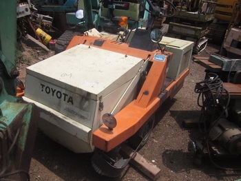 ขาย - รถดูดฝุ่น กวาดขยะ ทำความสะอาด TOYOTA : QG12 (sweeper car) เครื่อง 2 สูบ