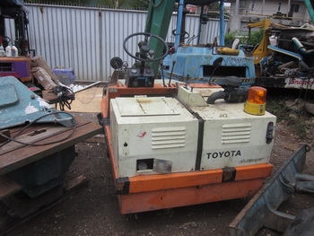 ขาย - รถดูดฝุ่น กวาดขยะ ทำความสะอาด TOYOTA : QG12 (sweeper car) เครื่อง 2 สูบ