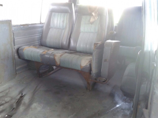 ขายรถตู้นิสสัน หลังคาสูงราคาถูกๆเครื่องเดิมSD-23ดีเซล ทะเบียนไม่ขาด พร้อมโอน