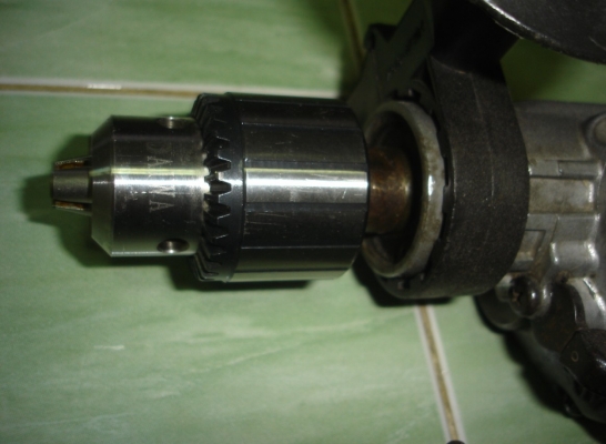 ขายสว่านไฟฟ้าแบบกระแทก ยี่ห้อ makita รุ่น 8416 ขนาด 5/8" 570 วัตต์