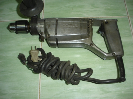 ขายสว่านไฟฟ้าแบบกระแทก ยี่ห้อ makita รุ่น 8416 ขนาด 5/8" 570 วัตต์