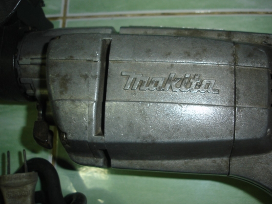 ขายสว่านไฟฟ้าแบบกระแทก ยี่ห้อ makita รุ่น 8416 ขนาด 5/8" 570 วัตต์