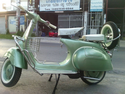 เอเซียเวสป้า---->>จัดส่งรถvespa 64 สีเขียวเมทาลิค ให้คุณพล บ่อวินเรียบร้อย07/04/2558