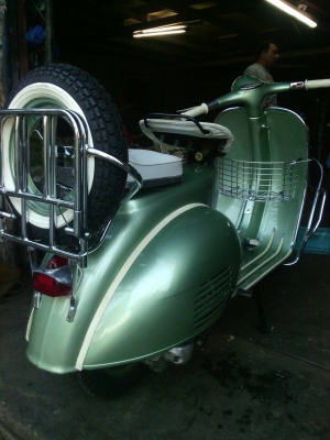 เอเซียเวสป้า---->>จัดส่งรถvespa 64 สีเขียวเมทาลิค ให้คุณพล บ่อวินเรียบร้อย07/04/2558