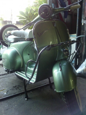 เอเซียเวสป้า---->>จัดส่งรถvespa 64 สีเขียวเมทาลิค ให้คุณพล บ่อวินเรียบร้อย07/04/2558