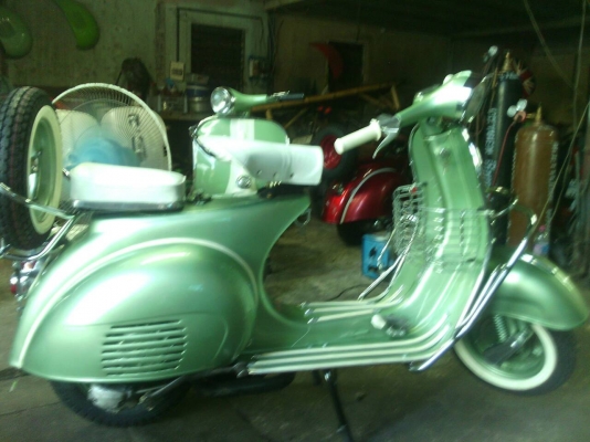 เอเซียเวสป้า---->>จัดส่งรถvespa 64 สีเขียวเมทาลิค ให้คุณพล บ่อวินเรียบร้อย07/04/2558