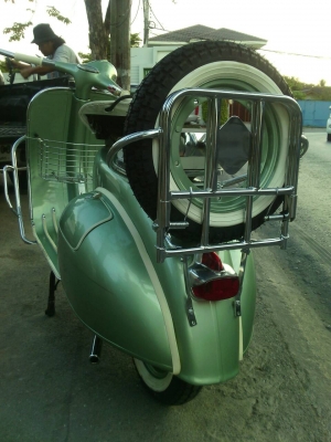 เอเซียเวสป้า---->>จัดส่งรถvespa 64 สีเขียวเมทาลิค ให้คุณพล บ่อวินเรียบร้อย07/04/2558