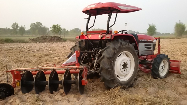 ยันม่าร์ EF 453T ปี52 ครับ