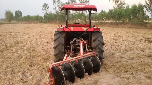 ยันม่าร์ EF 453T ปี52 ครับ