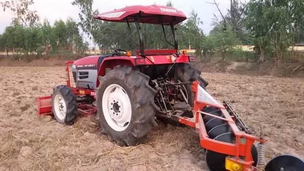 ยันม่าร์ EF 453T ปี52 ครับ